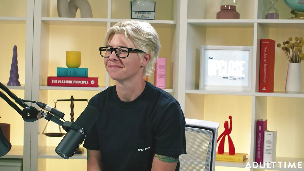 Breaking Shame Cycles & Being True to Yourself, with Khloe Kingsley!  the Adult Time Podcast