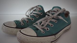 Scarpe della sorella: converse blu (sporche) 4k