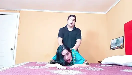 Aku menemukan bibi India sendirian di rumah dan menyetubuhinya dari belakang.