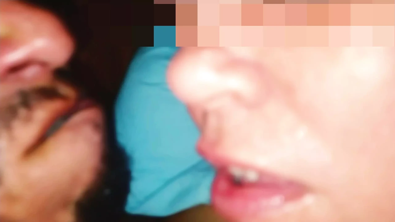 已婚女人一边被打脸一边沉迷于射精。感觉被羞辱和多次高潮的快乐。