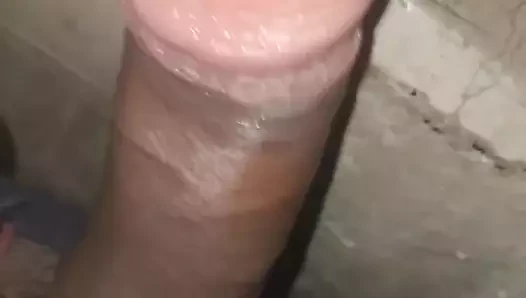 Hintli biseksüel adam küçük yarak iç çamaşırını 🥵 yırtıyor