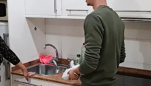 Sipariş için ödeyecek parası yok ve sikişiyorlar