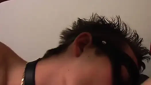 Фут-фетиш в маске