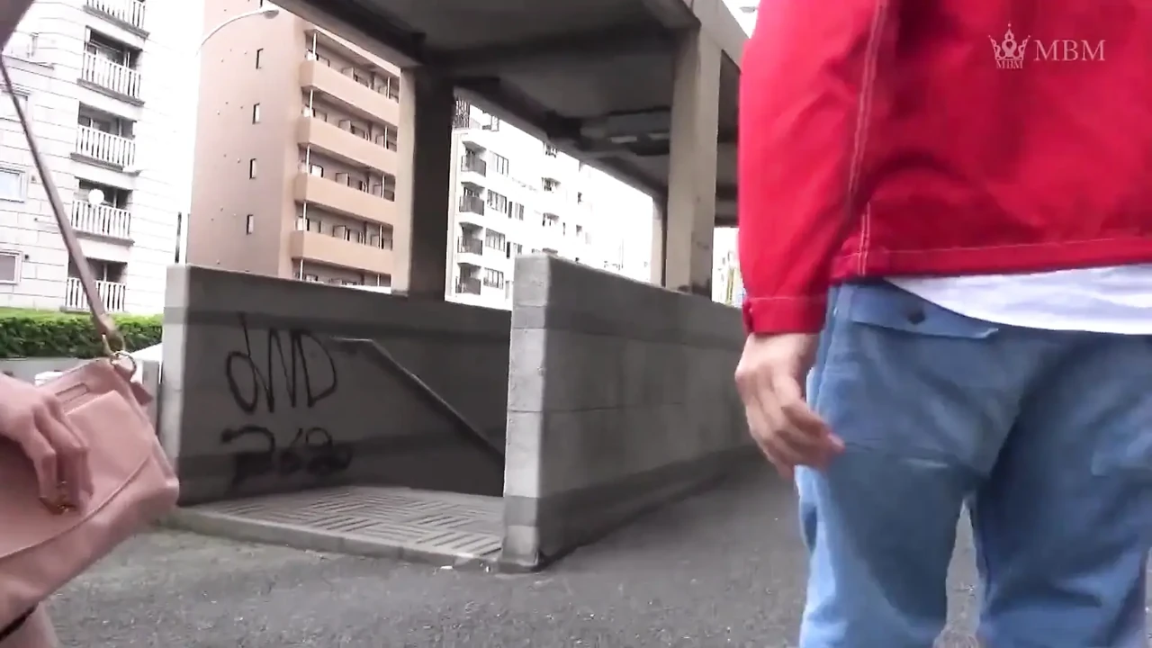 M627g04 你想要做一个家庭主妇模特吗？我欺骗了一个有F罩杯大奶子的年轻妻子，并把它带到了Av