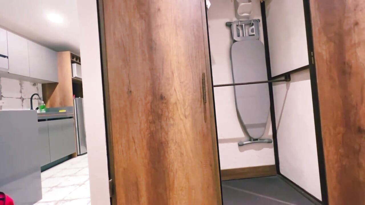 Wir berührten im schrank, bevor ihr ehemann ankam!!