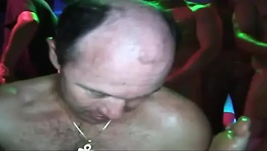 ıslak çifte penetrasyon çılgınlığı ile kaygan orta yaşlı seksi kadın grup seks