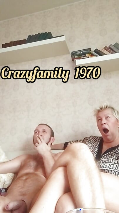 Meine stiefmutter und ich lieben es, pornos zu gucken und sex zu haben