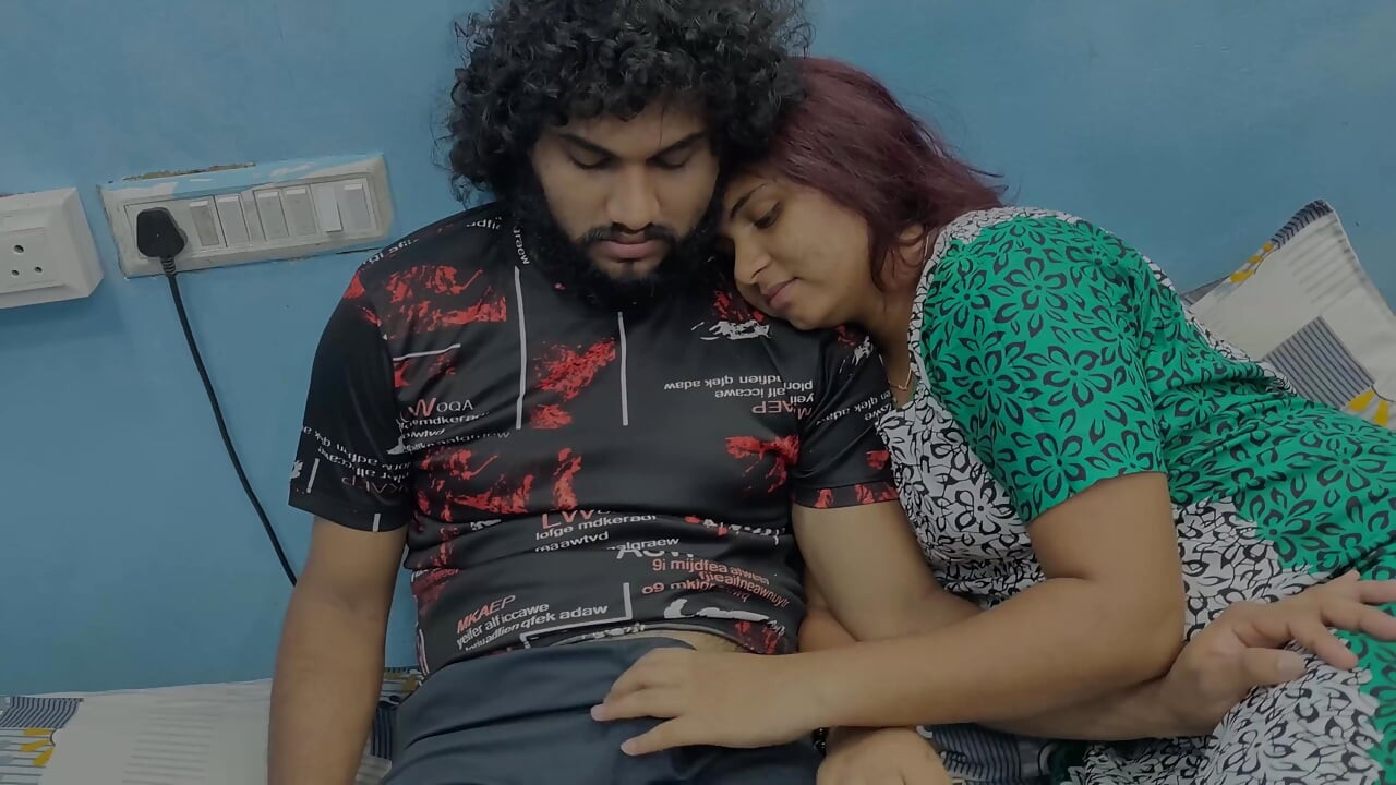 Romance de trabajo manual de pareja india mallu