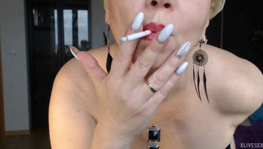 Smoking is bad for your health, but how sexy it is!