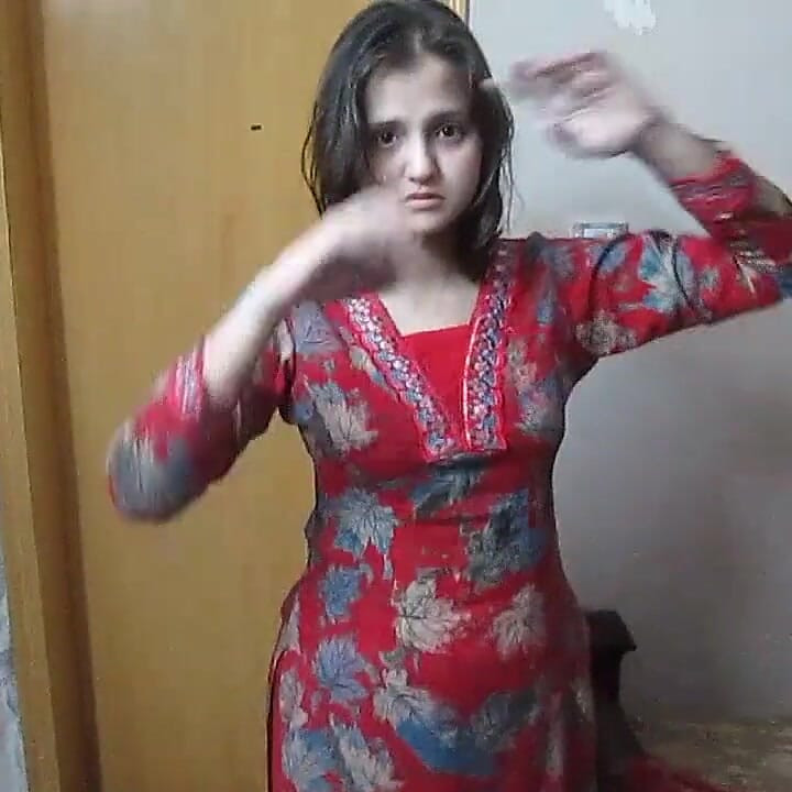 Gadis cantik pakistan dengan lingerie merah lagi asik dientot habis-habisan
