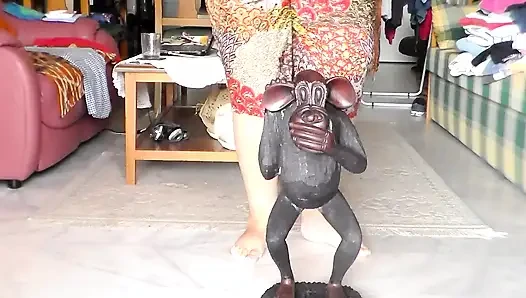 Jen Is Peeing on a Statue