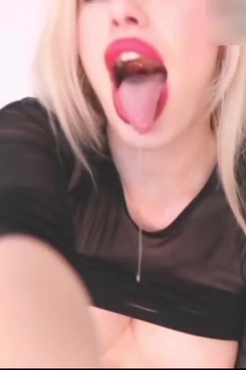Step-mommy Is Fingering Her Pussy for You