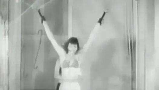 Kızlar kendilerini bağlıyor