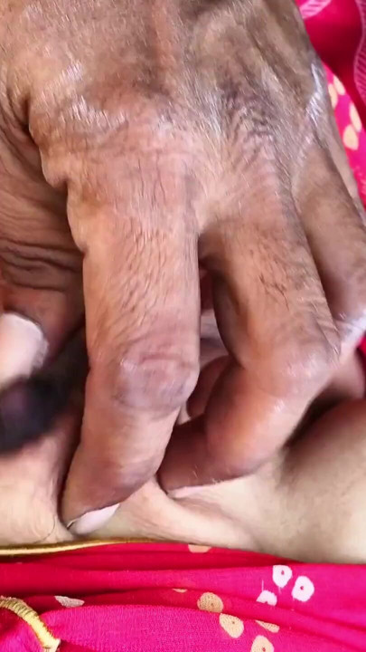 Bhabhi Ji Ne devar ji ka land munh mein liya desi khet mein chudai | Clip 1