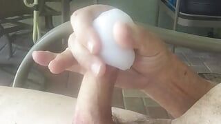 Petit pénis dans un œuf tinga