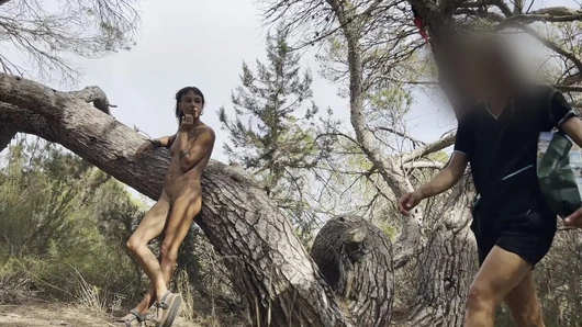 Je me suis fait prendre en train de baiser avec mon ami dans les bois!