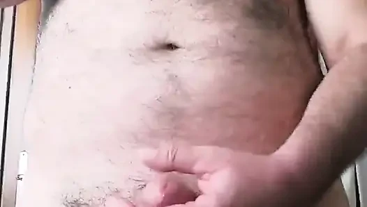 Sert, şişmiş penisim iyi bir oral seksle emilmek istiyor