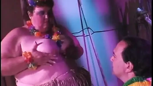 Huge milky skin slut gets her fat pussy fingered