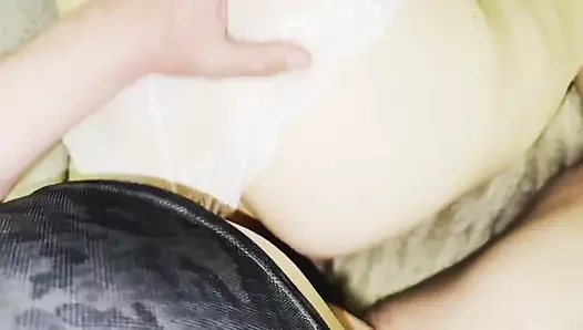 Ibu tiriku dengan celana dalam renda putih tanpa melepasnya. Crot di punggung.