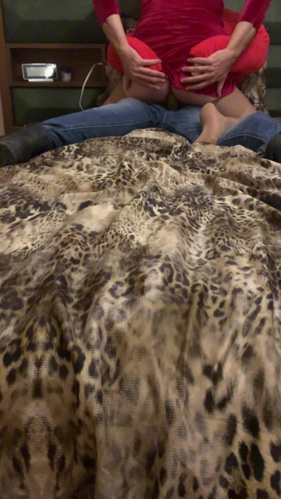 Mijn jonge stiefzoon is niet langer maagd. | Clip 2