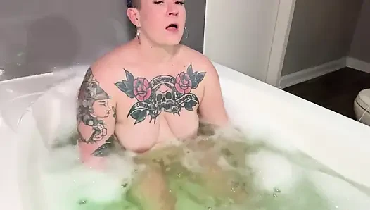 Big Ass White Girl Plays with BBC Toy in Bath
