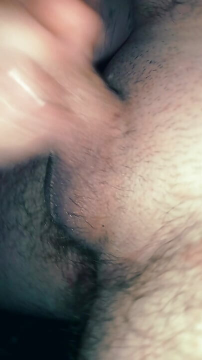 Jugando con mi polla hasta que me corro (solo)
