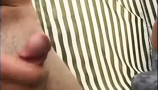 Threesome luar ruangan amatir dengan cewek seksi