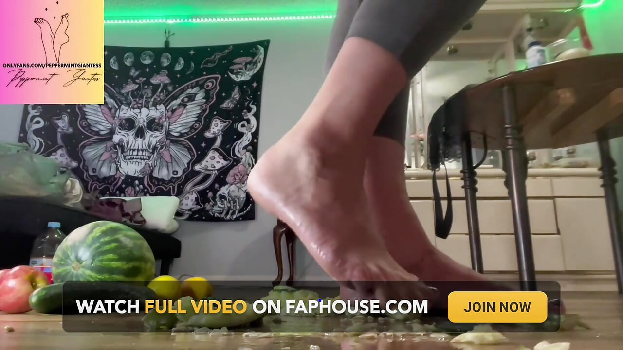 Size 16 Barefoot Fruit Crush Giantess Destruction