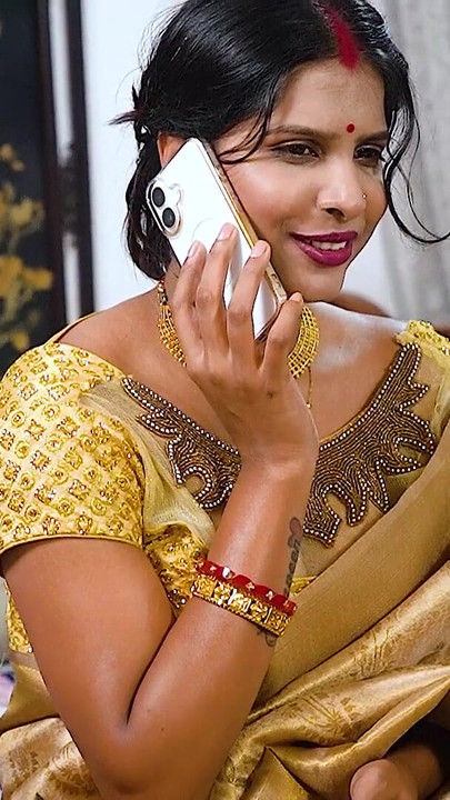 DESI MALLU BHABHI เย็ดหมู่สามคนกับแขกในพื้นที่ของเธอเมื่ออยู่คนเดียวที่บ้าน – หนังเต็ม ( เสียงภาษาฮินดี ) | คลิป 1