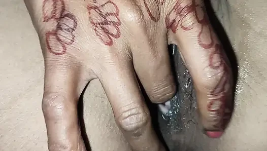 Garam  Desi bhabhi hot pussy fingering video viral