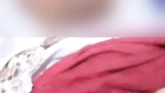 Sange'in komşus un karısı doğal büyükünü gösteriyor