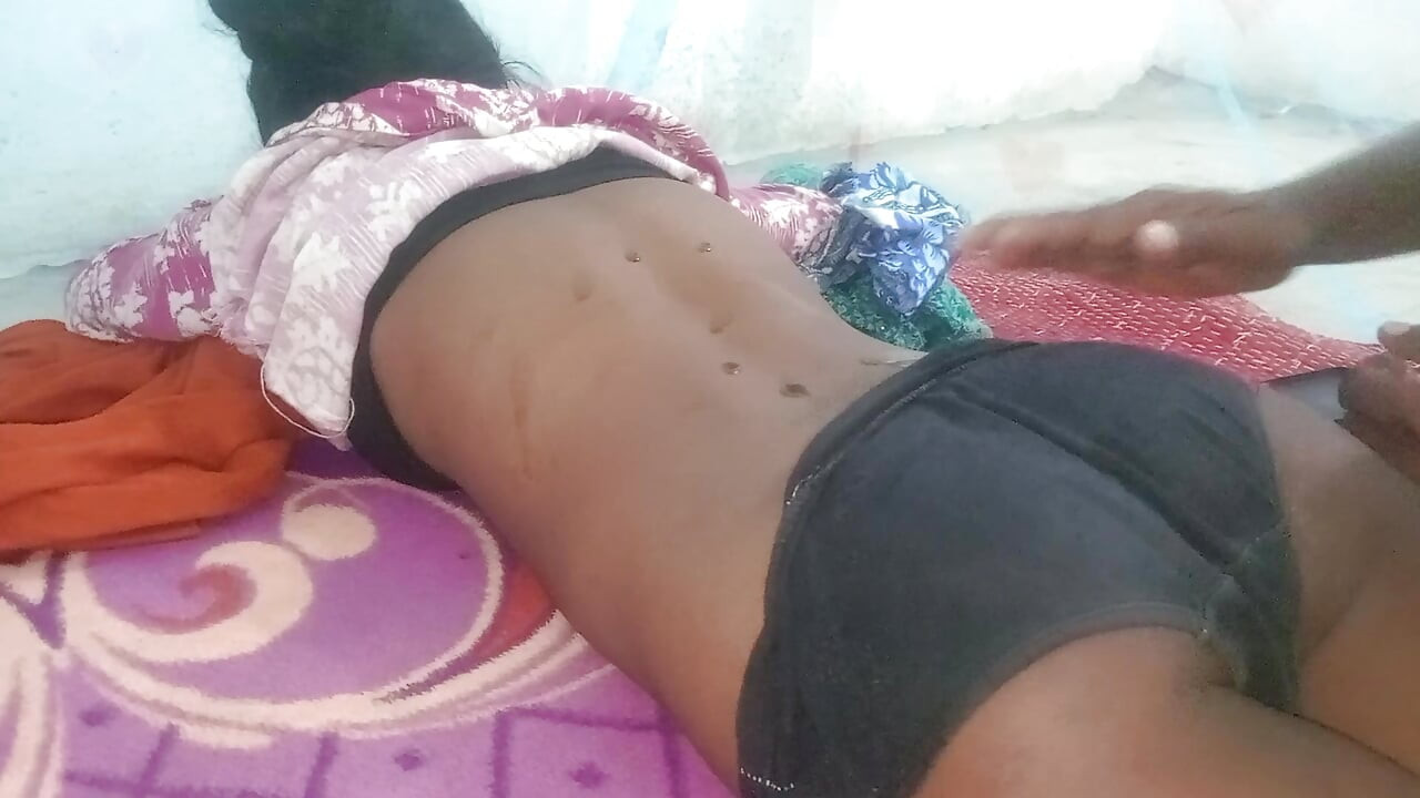 House' wife ko Tel Lagga Kar Husband Ne choda khada Kar ke Pura chadai kiya