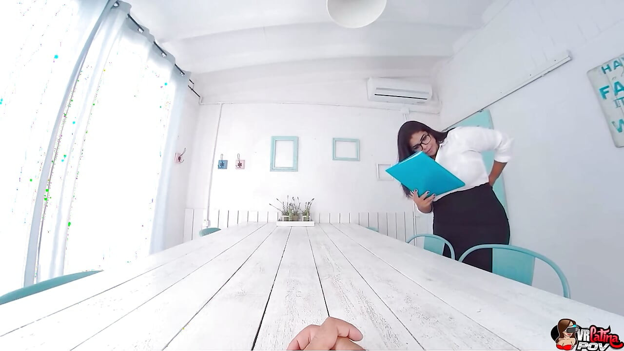 لاتینای سینه‌بزرگ و باسن‌بزرگ سکس داغ POV