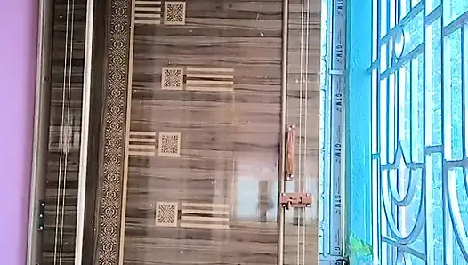 Istriku yang haus seks lagi sendirian di rumah untuk pamer memek sama bos kantormu