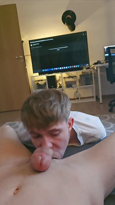 Gave a Blowjob to a Twink Student and Brought Him to Orgasm