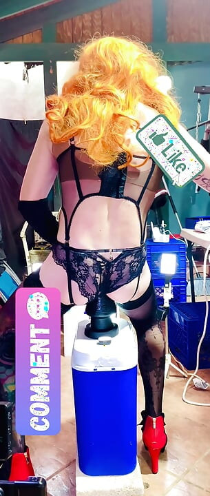 Sexy travesti negro bragas follando anal grande consolador