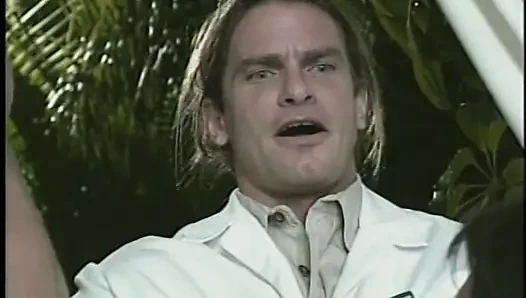 Clever doctor befohlen der ehefrau, den schwanz des ehemanns zu blasen und zu reiten