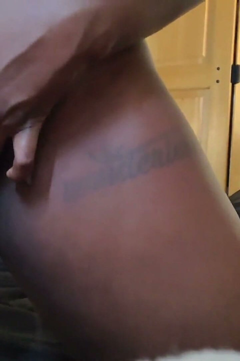 Assista me jogar com meu vibrador rosa