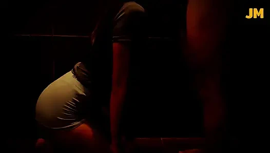 Oun Kitty bat mich, sex im badezimmer zu haben, und machte das licht aus Sie lutscht meinen penis, als sie eis isst (02 April 26)