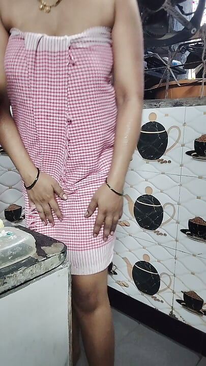 indian girl bathing nude