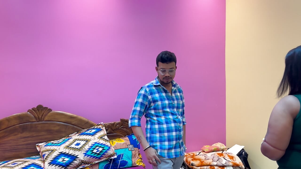 Desi big boos tight pussy girl virgin girl apna pussy fucking kiya ek larke ko bulake,chudake kam ros nikala apne pussy se..