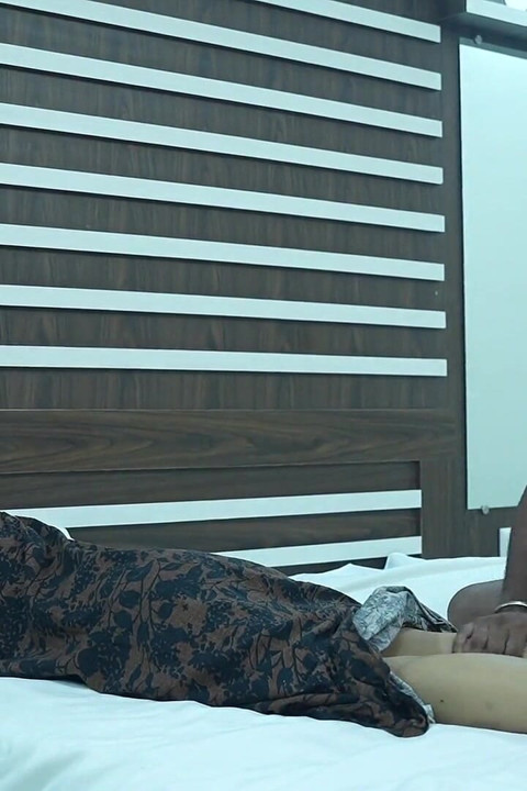 Зрелую индийскую бхабхи жестко трахнул ее слуга - Секс Rea Desi