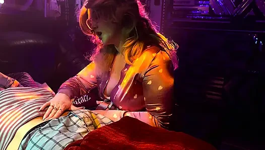 HANDJOB DAN MANI MUNCRAT DIAM-DIAM DI TENGAH MALAM