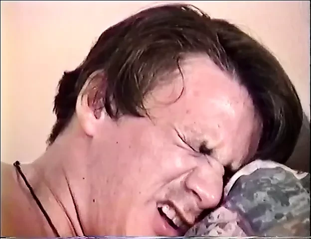 Guy jizzes on innocent chick's soft pussy after drilling her in her room