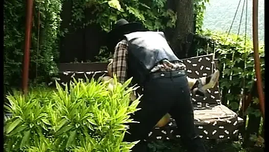 Di Balik Pintu Jerman Kacau Dengan Rajin - Film Lengkap