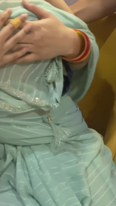 Alisha Bhabhi ko Galti se Mobile Mein Porn Dikh Gayi aur Devar Ne Pakad Liya.... | Clip 1