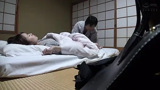 A mix-up with the room order, ends up sharing the same room with my busy colleague. - Night Crawling! 2-3