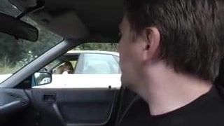 Sexo alemão em público em um estacionamento