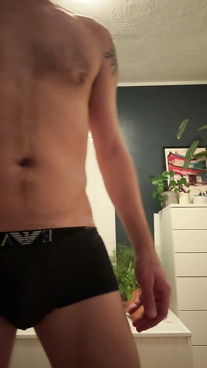 Strip tease, tata chce, żeby mu wyruchano dupkę