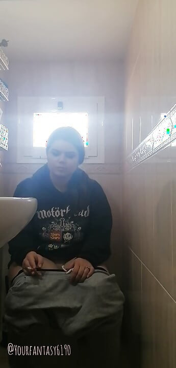 مراقب على المرحاض